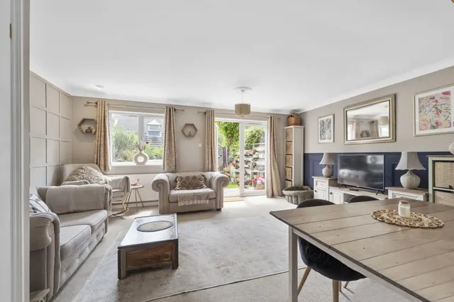 Cottenham Park Road, West Wimbledon, SW20, photo 1