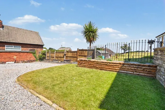 South Lane, Netherton, WF4, photo 2