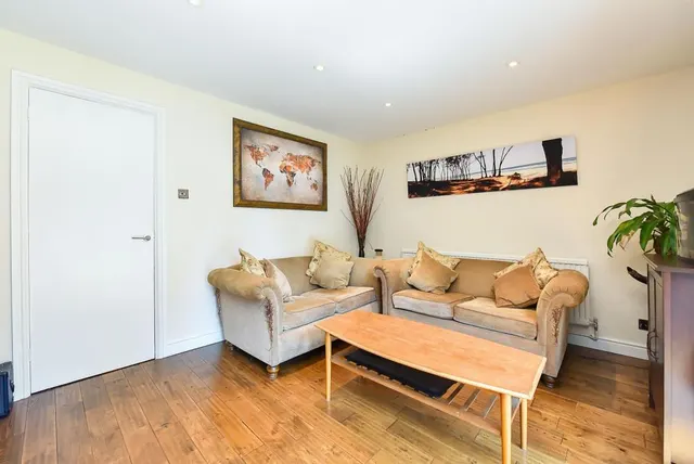 Garfield Road, London, SW19, photo 3