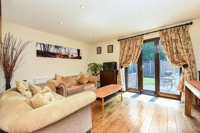 Garfield Road, London, SW19, photo 2
