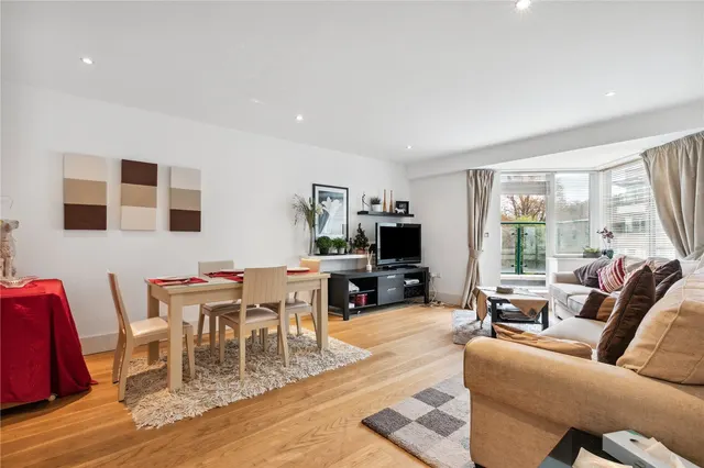 2 bedroom flat, Strand Drive, Richmond, TW9
