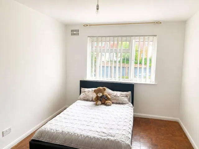 Photo 3 — Highland Road, Bromley, BR1