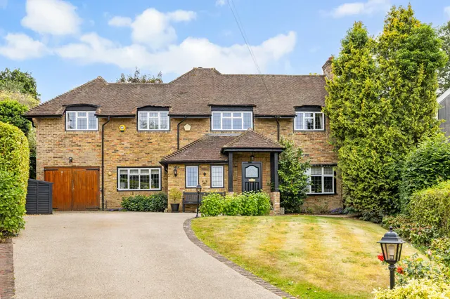 Winchester Close, Esher, KT10, photo 1