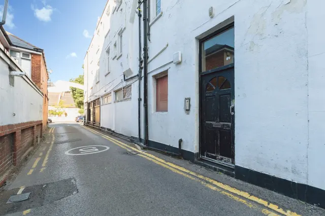 Wimborne Road, Bournemouth, BH9, photo 2