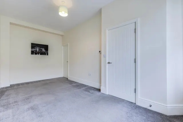 Otley Road, Guiseley, LS20, photo 3