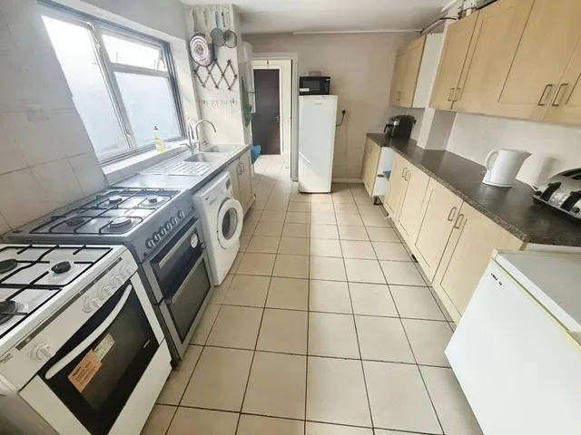 Carlyle Road, London, E12, photo 2