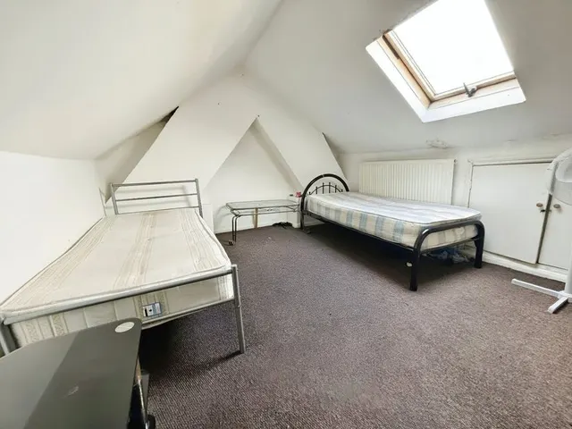Carlyle Road, London, E12, photo 1