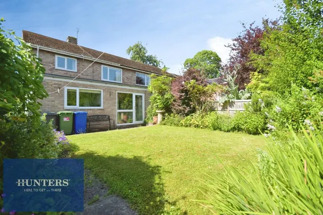 Photo 2 — Glenthorne Close, Brampton, Chesterfield, S40 3AR