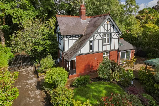 The Lodge, Brynmill Park, photo 2