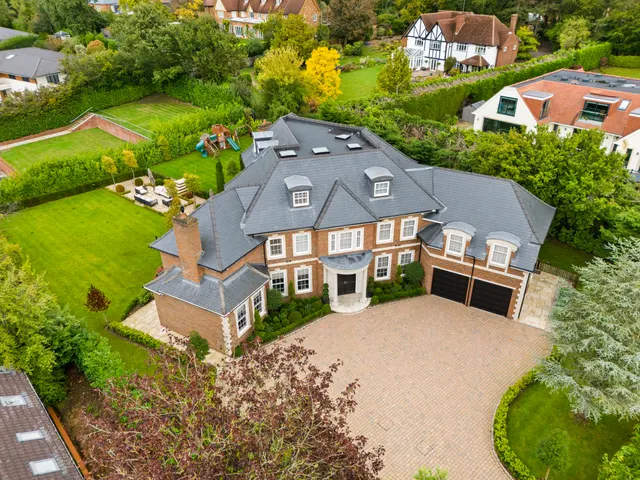 Moles Hill, Oxshott, KT22, photo 1