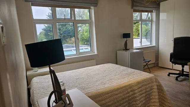 London, NW4, photo 1
