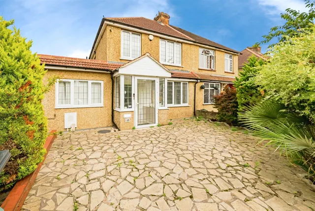 Alvista Avenue, Taplow, Maidenhead, photo 1