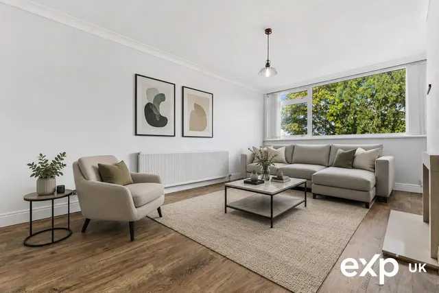 3 bedroom house — Burwood Avenue, Mansfield, NG18 3DZ