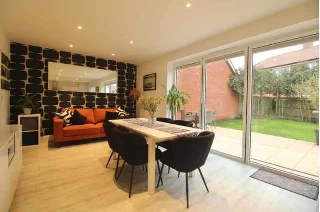 Chamomile Close, Horam, TN21, photo 3