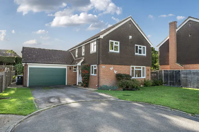 Southby Drive, Fleet, GU51 3BE, photo 1
