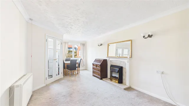 Hart Dene Court, Bagshot, GU19, photo 3