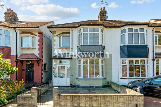 Lynbridge Gardens, London, N13, photo 2