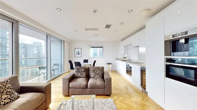 Commercial Road, Whitechapel, E1, photo 3