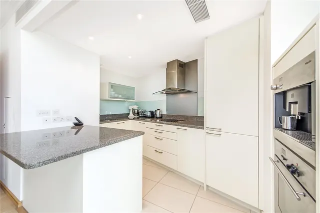 Hertsmere Road, London, E14, photo 2