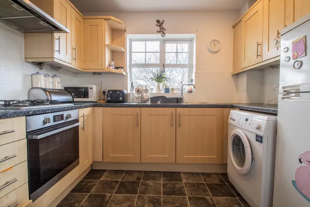 Photo 2 — Newbury Close, Dartford, Kent, DA2