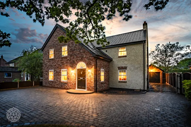 Twiss Green Lane, Culcheth, Warrington, WA3 4BZ, photo 1