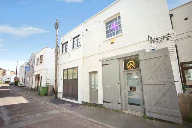 Lansdown Crescent Lane, Cheltenham, GL50, photo 2