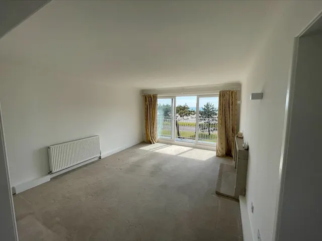 Exeter Court, Highcliffe, BH23, photo 3