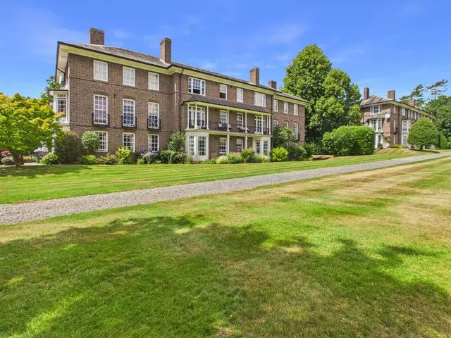 1 bedroom park lawn, farnham royal, buckinghamshire,sl2, Park Lawn, Farnham Royal, SL2
