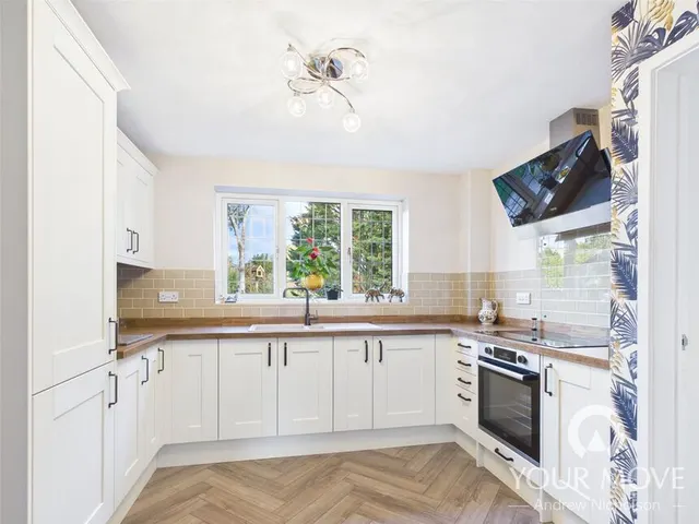 Ullswater Avenue, Crewe, CW2, photo 3