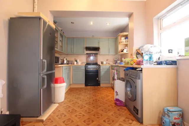 Photo 3 — Chatsworth Road, Luton LU4 8AS