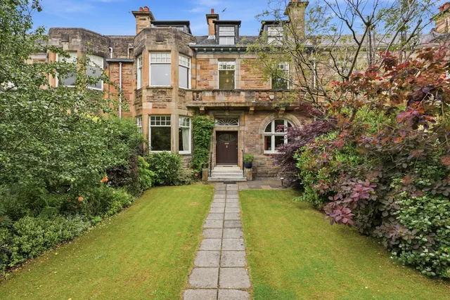 Photo 2 — 11 Kirklee Road, Kelvinside, G12 0RQ