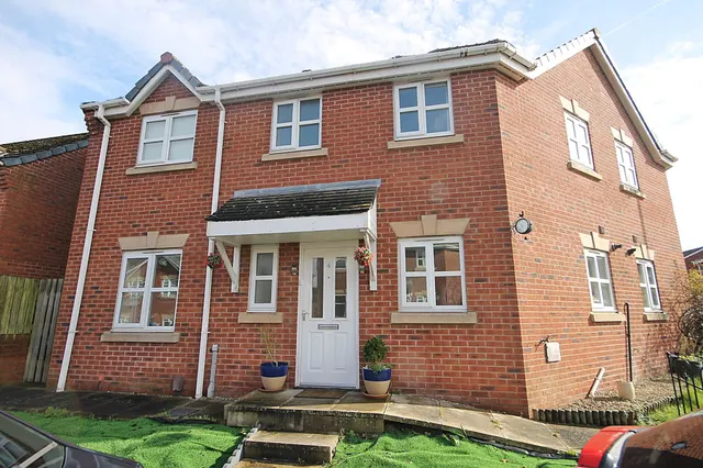 West Bank Street, Widnes, WA8, photo 1