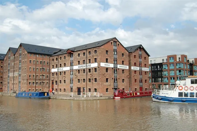 Biddle & Shipton, The Docks, GL1, photo 1