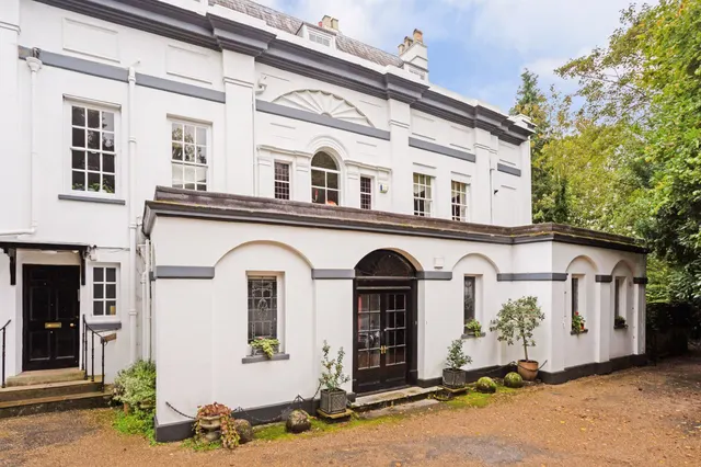 Clarence Lodge, Middle Hill, TW20, photo 1