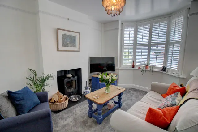 Crawley Road, Horsham, RH12, photo 3