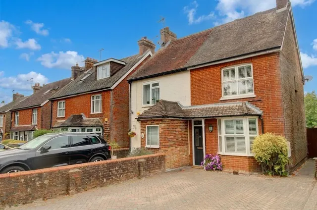 Crawley Road, Horsham, RH12, photo 1