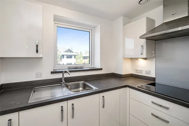 Bridge Avenue, Maidenhead, Berkshire, SL6 1BP, photo 1