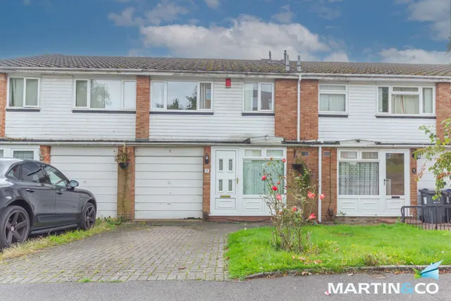 3 bedroom house — Hunstanton Avenue, Harborne, B17