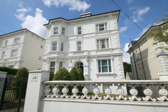 Upper Grosvenor Road, Tunbridge Wells, photo 1