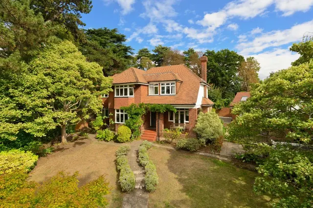 Ditton Grange Drive, Long Ditton, Surbiton, Surrey, KT6 5HG, photo 1