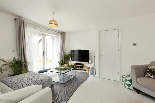 Photo 3 — Brookes Close, Hardwicke, Gloucester, Gloucestershire, GL2