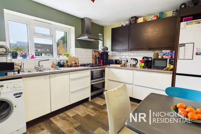 Mansfield Road, Chessington, KT9, photo 2