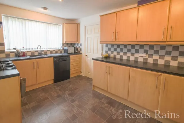 Lyneal Avenue, Great Sutton, CH66, photo 3