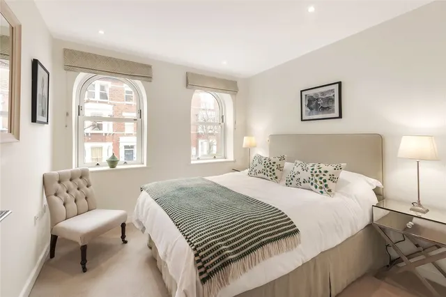 Wendle Square, London, SW11, photo 3
