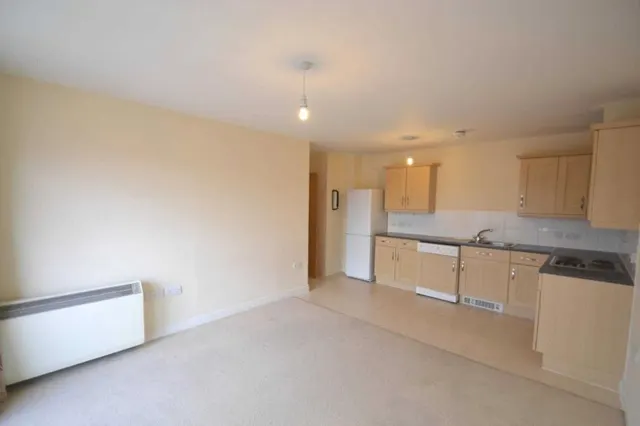 Station Approach, Epsom, KT19, photo 3
