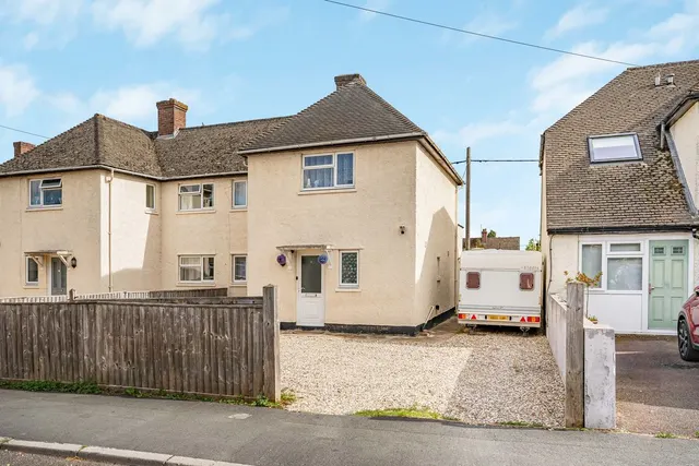 3 bedroom house, Mirfield Road, Witney, OX28