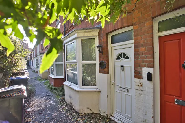 2 bedroom house, Heathfield Avenue, Dover, CT16