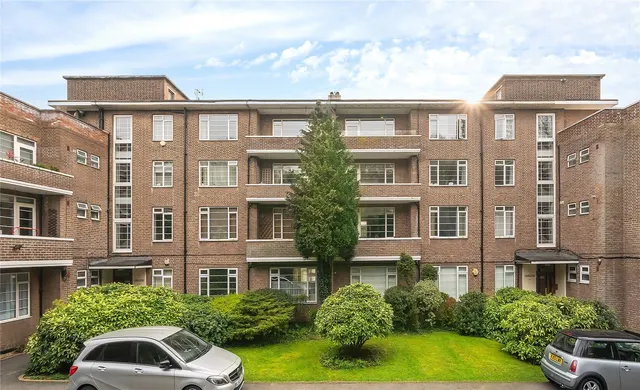 Wimbledon Park Side, Wimbledon, London, SW19, photo 1
