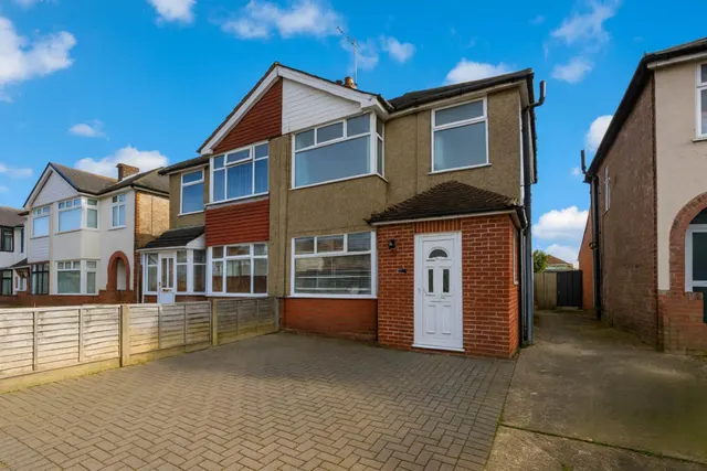 3 bedroom house — Avondale Road, Ipswich, IP3 9LA