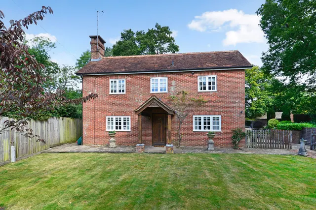 Furzen Lane, Rudgwick, RH12, photo 1